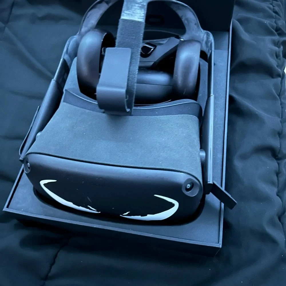 VR Headset in Black